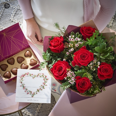 Half Dozen Large headed Red Rose Valentine's Gift Set